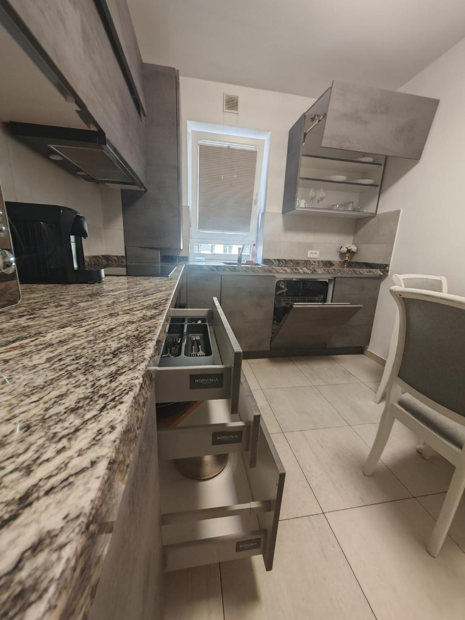 Coresi Mall Exclusive #Collection Apartments & Studios Брашов Екстериор снимка