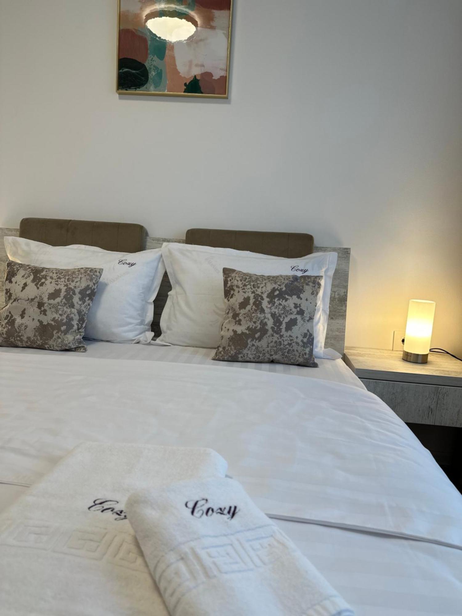 Coresi Mall Exclusive #Collection Apartments & Studios Брашов Екстериор снимка