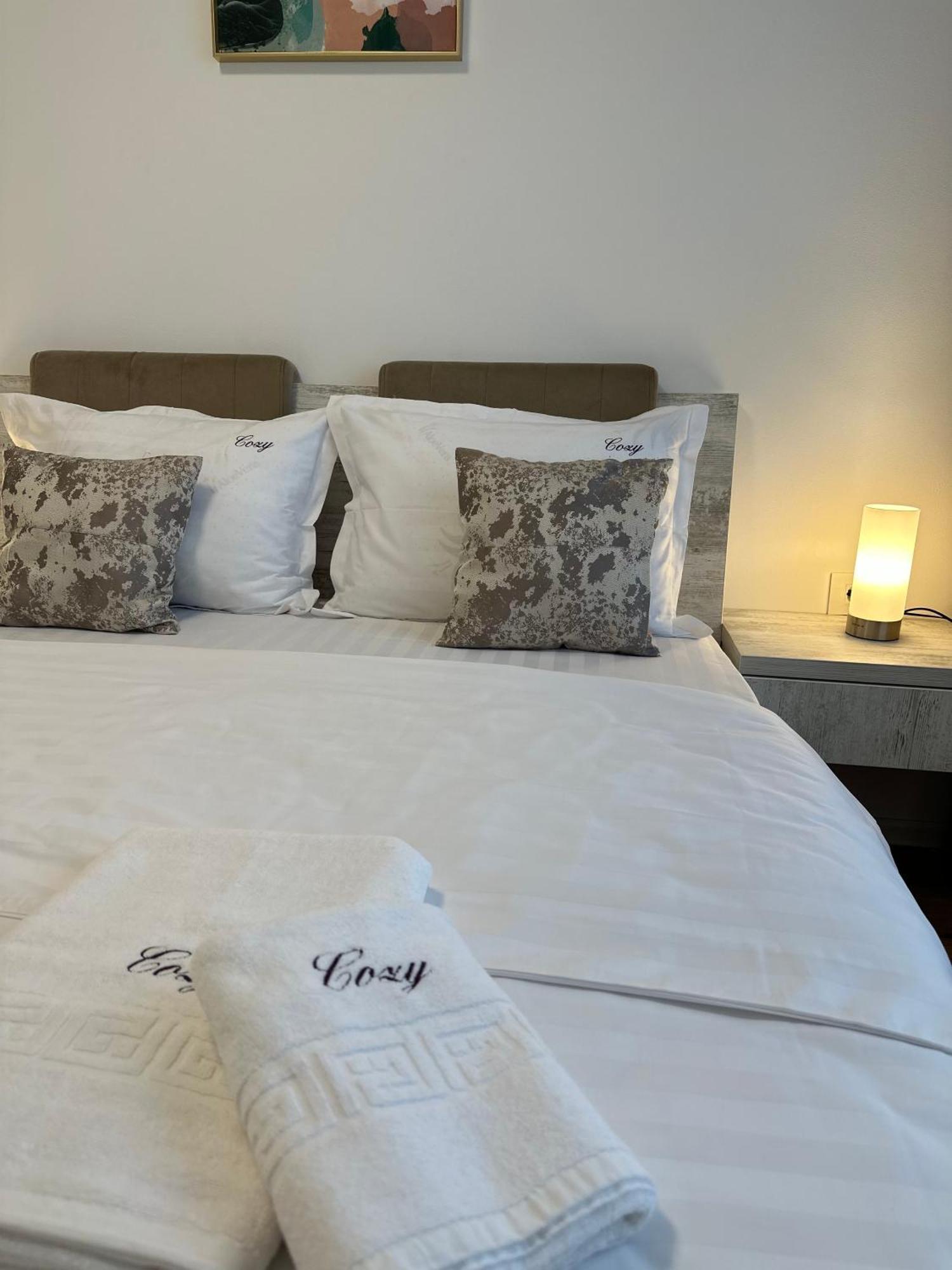 Coresi Mall Exclusive #Collection Apartments & Studios Брашов Екстериор снимка