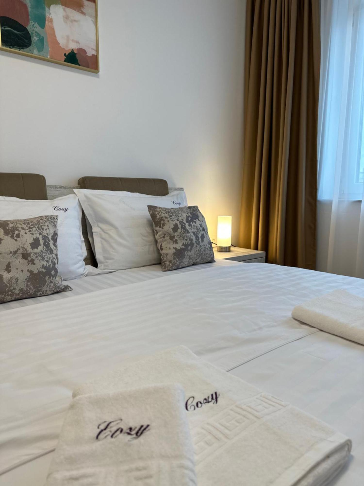 Coresi Mall Exclusive #Collection Apartments & Studios Брашов Екстериор снимка