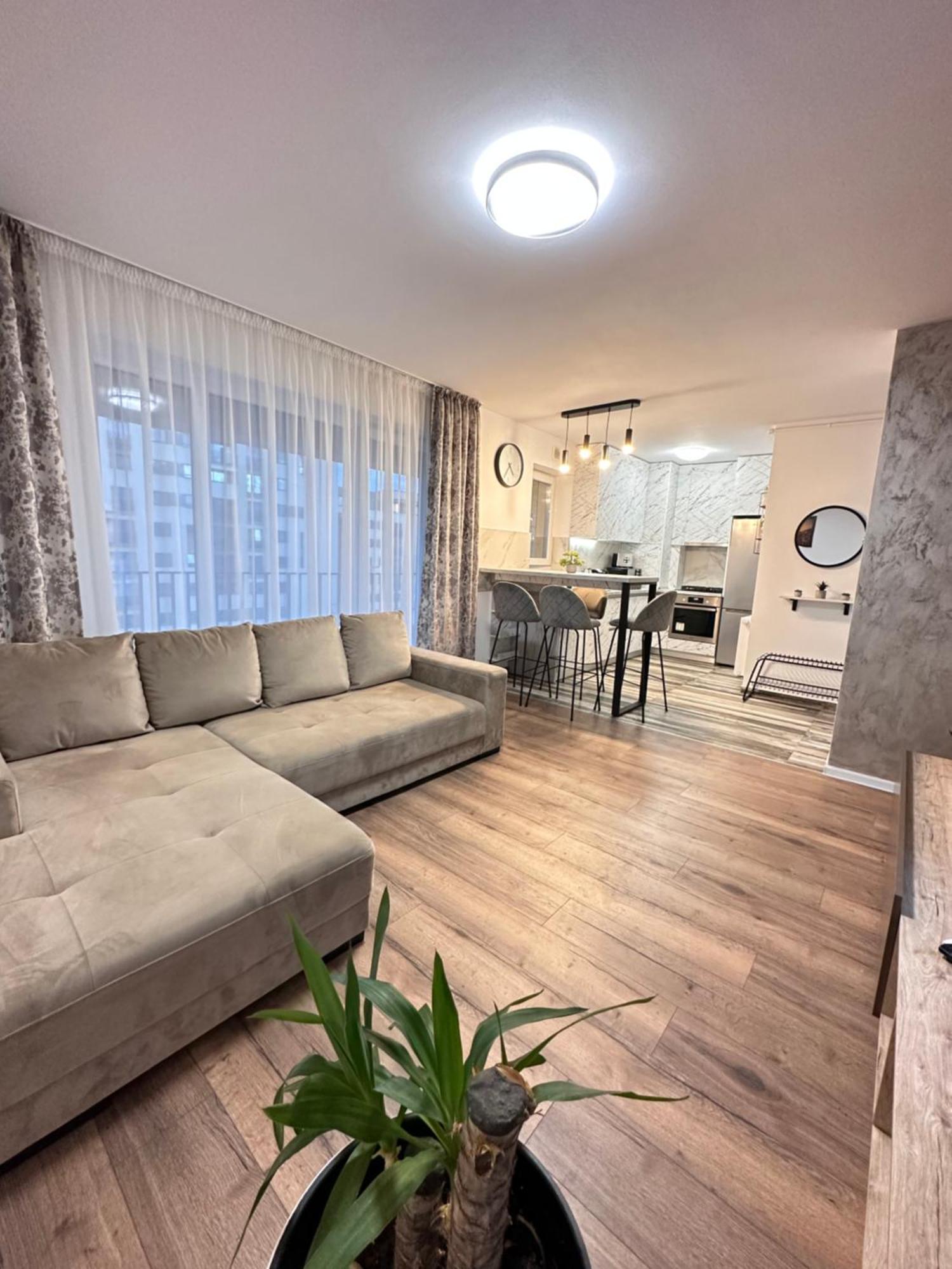 Coresi Mall Exclusive #Collection Apartments & Studios Брашов Екстериор снимка