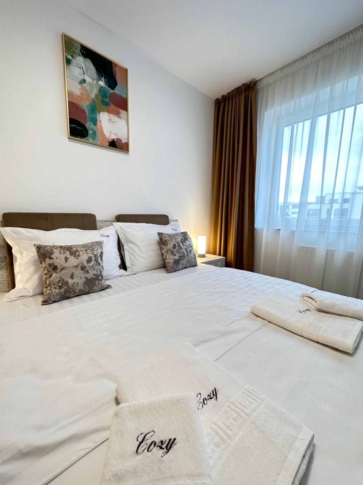 Coresi Mall Exclusive #Collection Apartments & Studios Брашов Екстериор снимка