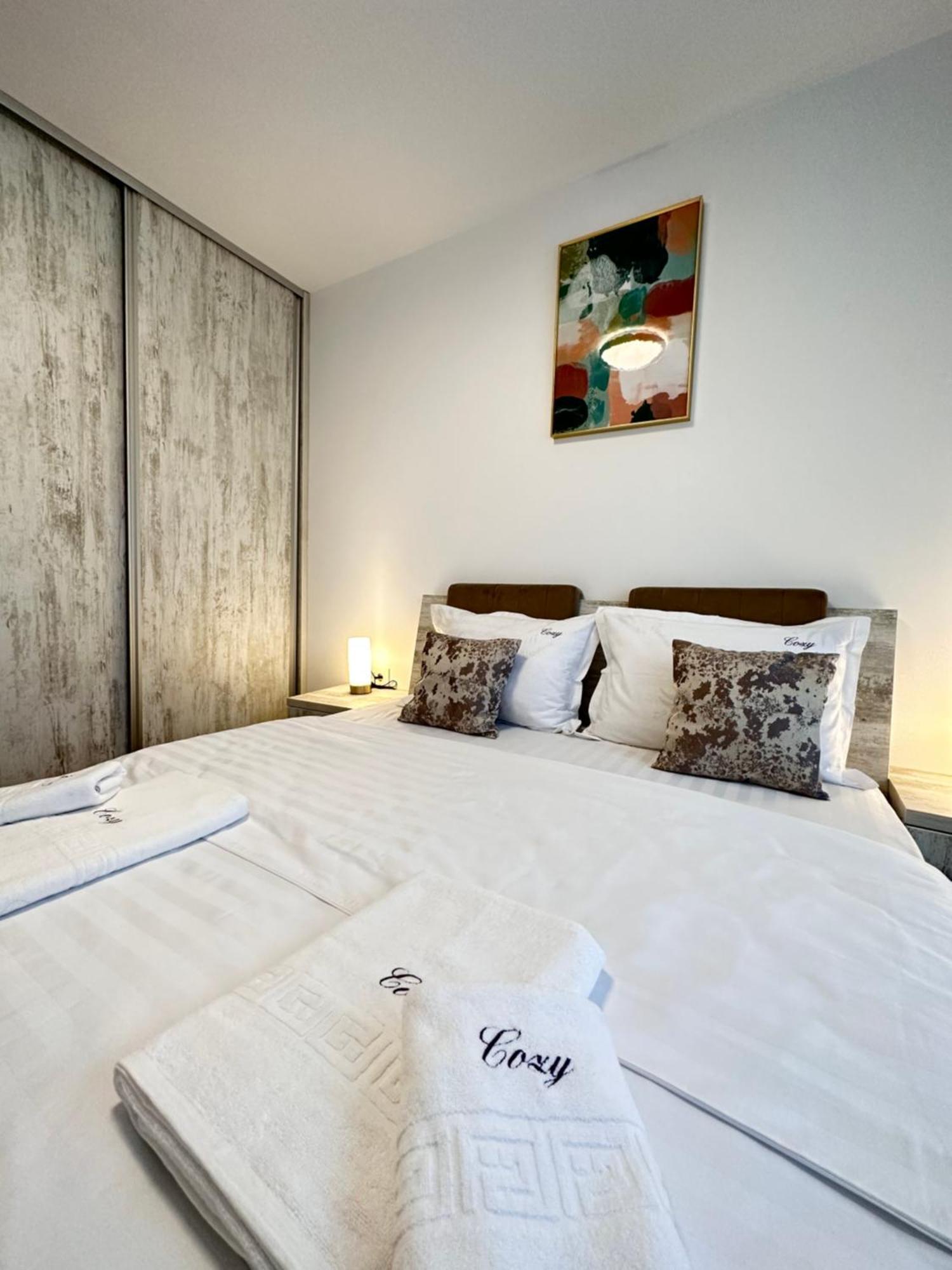 Coresi Mall Exclusive #Collection Apartments & Studios Брашов Екстериор снимка