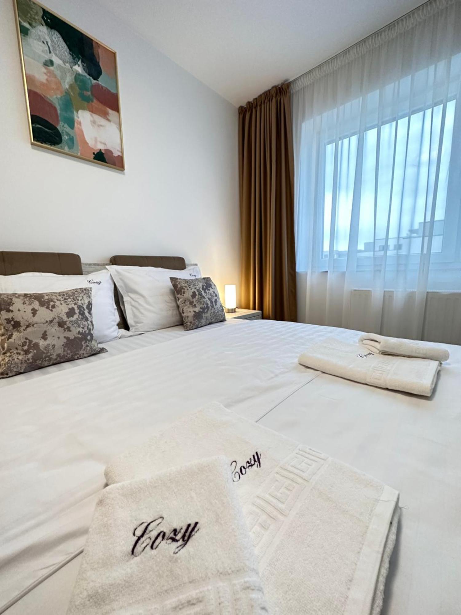 Coresi Mall Exclusive #Collection Apartments & Studios Брашов Екстериор снимка