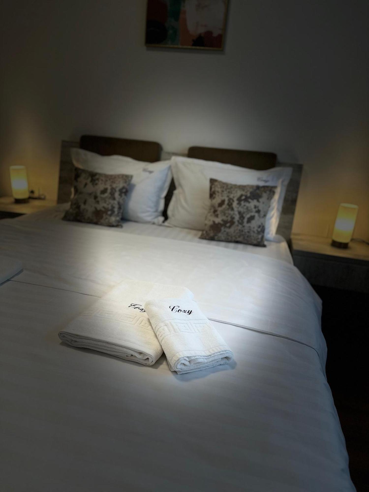 Coresi Mall Exclusive #Collection Apartments & Studios Брашов Екстериор снимка