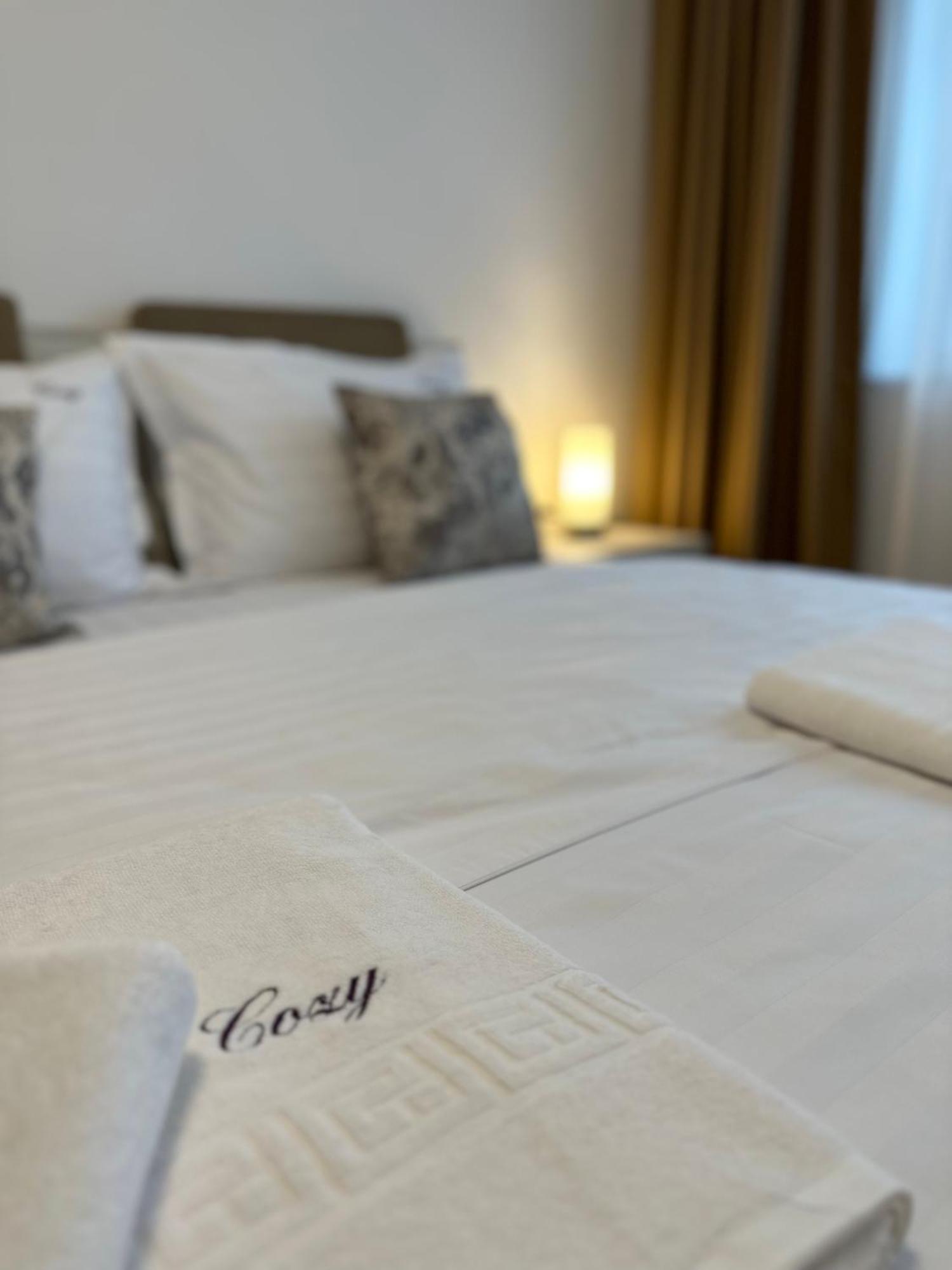 Coresi Mall Exclusive #Collection Apartments & Studios Брашов Екстериор снимка