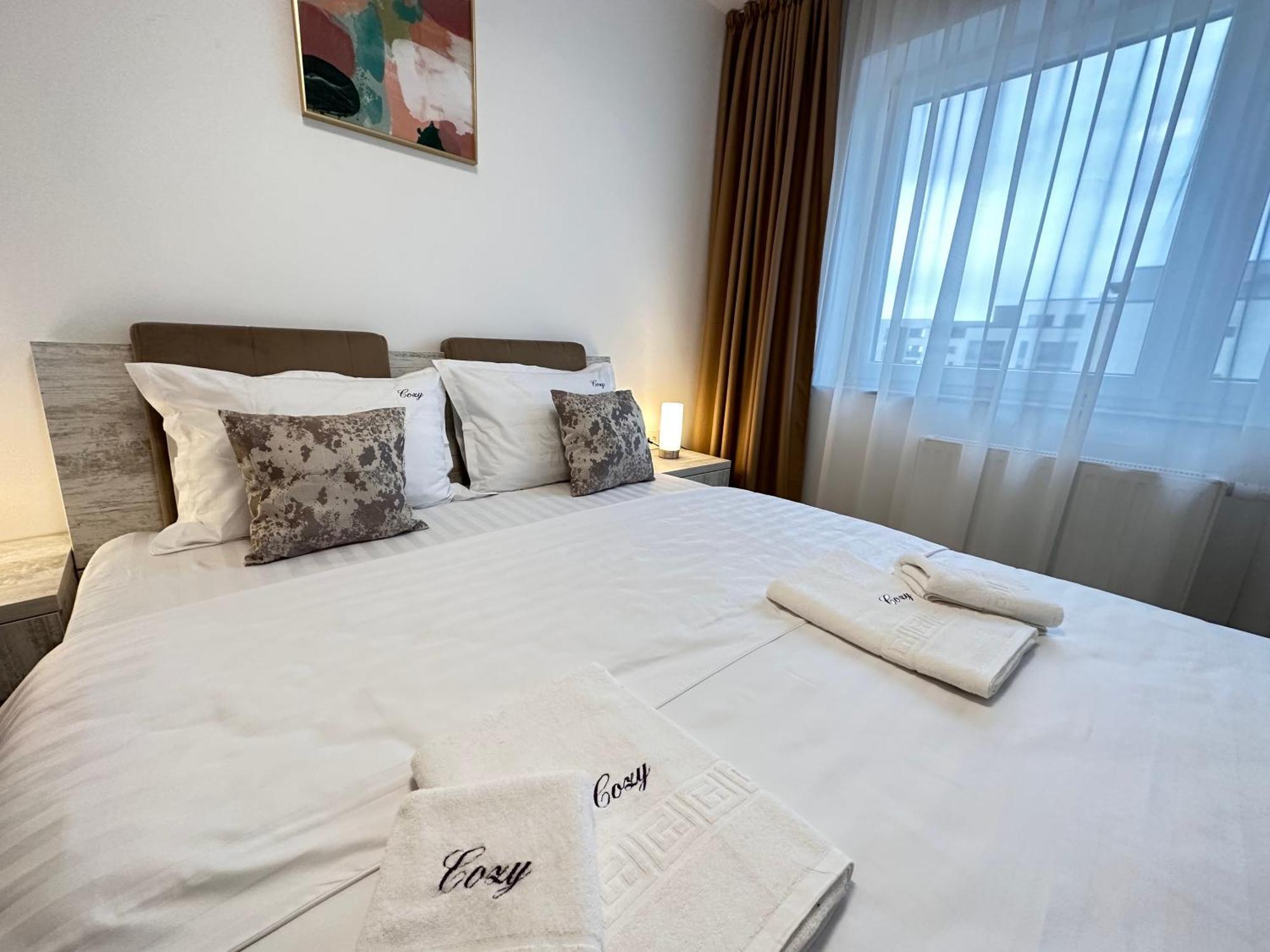 Coresi Mall Exclusive #Collection Apartments & Studios Брашов Екстериор снимка